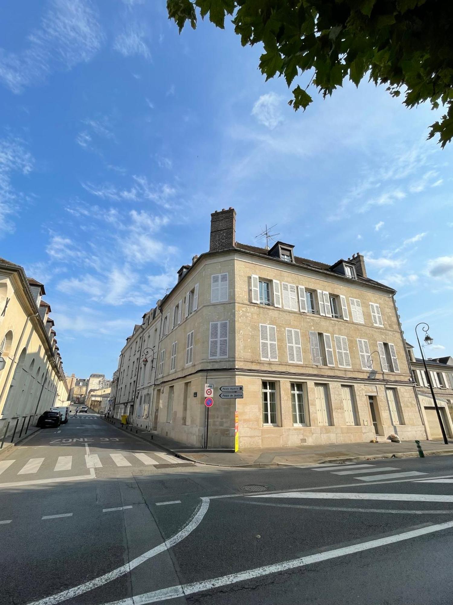 Charmant Appartement Dans Le Centre Ville, A 2 Minutes Du Palais Κομπιέν Εξωτερικό φωτογραφία