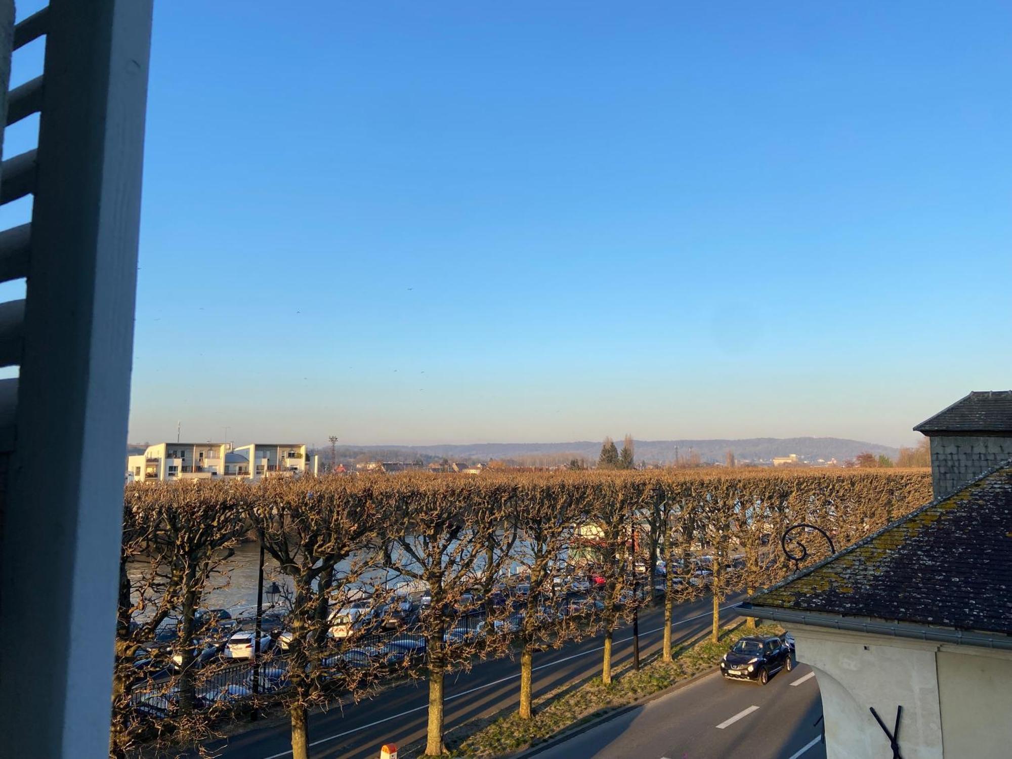 Charmant Appartement Dans Le Centre Ville, A 2 Minutes Du Palais Κομπιέν Εξωτερικό φωτογραφία